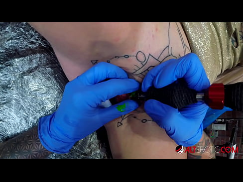 ❤️ Ekstremt tatoveret hottie Sully Savage fik en tatovering på sin klitoris ☑ Porn video at da.f150pulse.top ❌